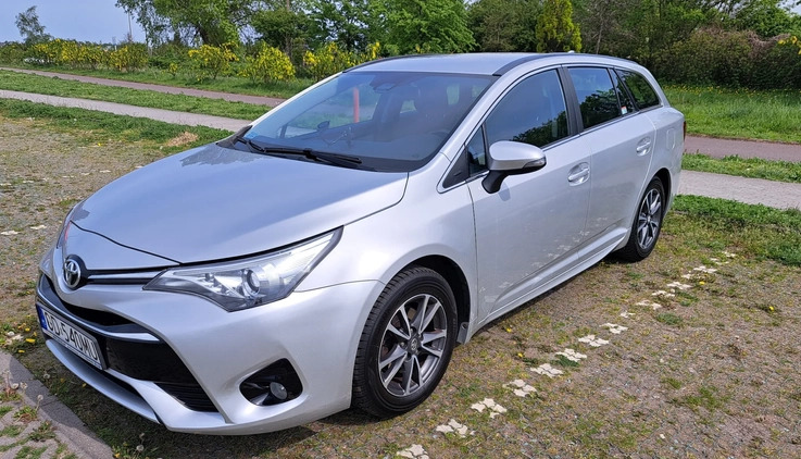 Toyota Avensis cena 57000 przebieg: 141700, rok produkcji 2015 z Gdańsk małe 631